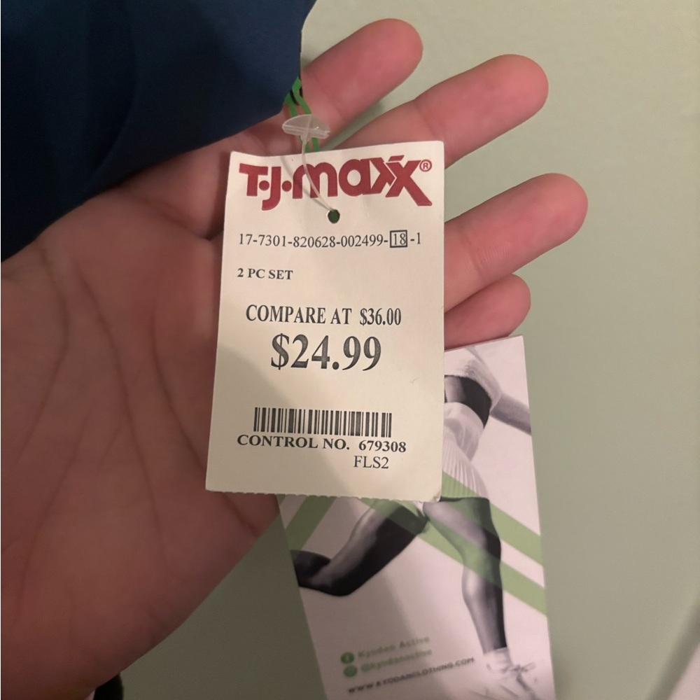 🌿10/$10🌿T.J.Maxx Deep Blue Women's Crop Top Size M - Picture 2 of 4